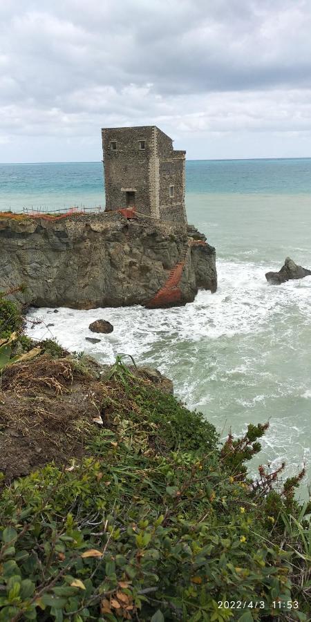 Dimora Tra Cielo E Mare A Gioiosa Marea Exterior photo